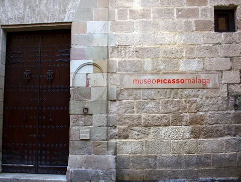 Guide leading a small group on a Picasso Museum Malaga guided tour outside the Palacio de Buenavista