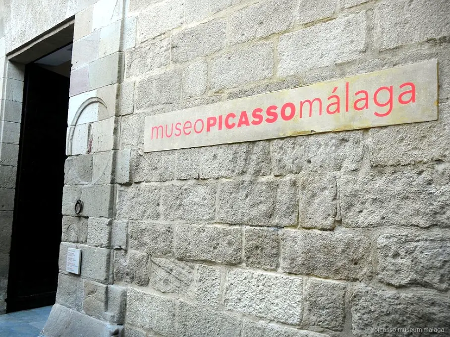 Privégids leidt een Picasso Museum Malaga privétour door de oude binnenstad
