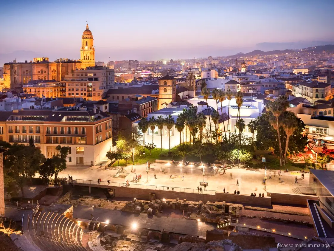 Museumzaal in het Picasso Museum Malaga met werken uit de vaste collectie