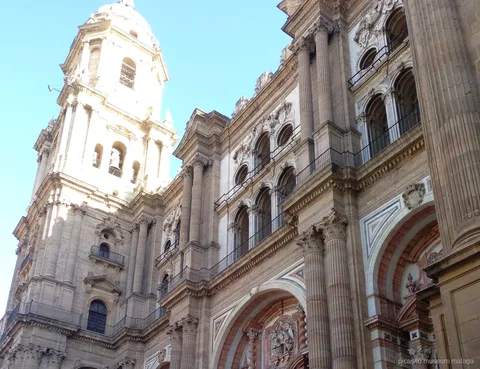Fachada de la Catedral de Málaga visitada en el tour combinado con el Museo Picasso