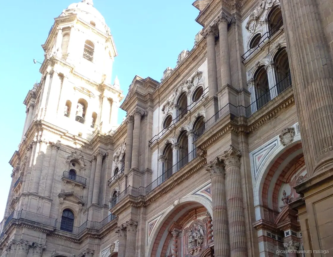 Fachada de la Catedral de Málaga visitada en el tour combinado con el Museo Picasso