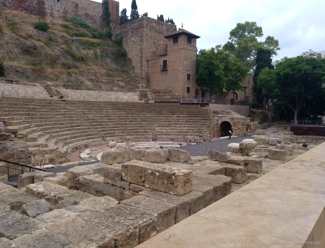 Guida che accompagna il tour cattedrale di Malaga e Museo Picasso nel centro storico