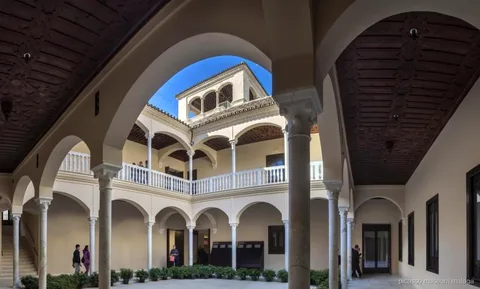 Interior del Museo Picasso Málaga durante el tour combinado museo y casa natal