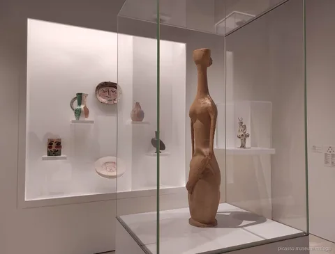 Fachada de la Casa Natal de Picasso en Plaza de la Merced visitada en el tour combinado