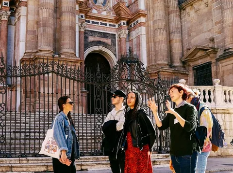 Arrêt Plaza de la Merced lors de la visite à pied sur l'histoire de Picasso à Malaga